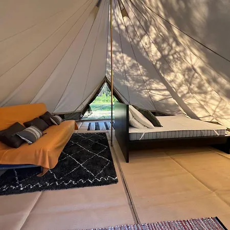 La Kahute - Tente Tipi Au Coeur De La Foret キャンプ場 *