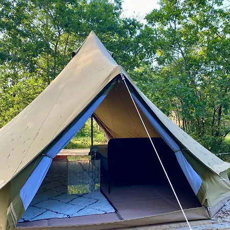La Kahute - Tente Tipi Au Coeur De La Foret キャンプ場 カルカン